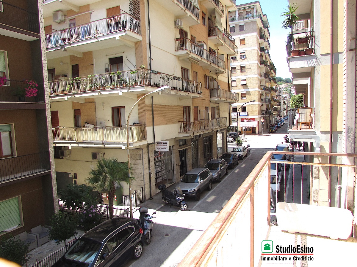 Appartamento SAN BENEDETTO DEL TRONTO vendita  San Benedetto del Tronto  Studio Esino s.n.c